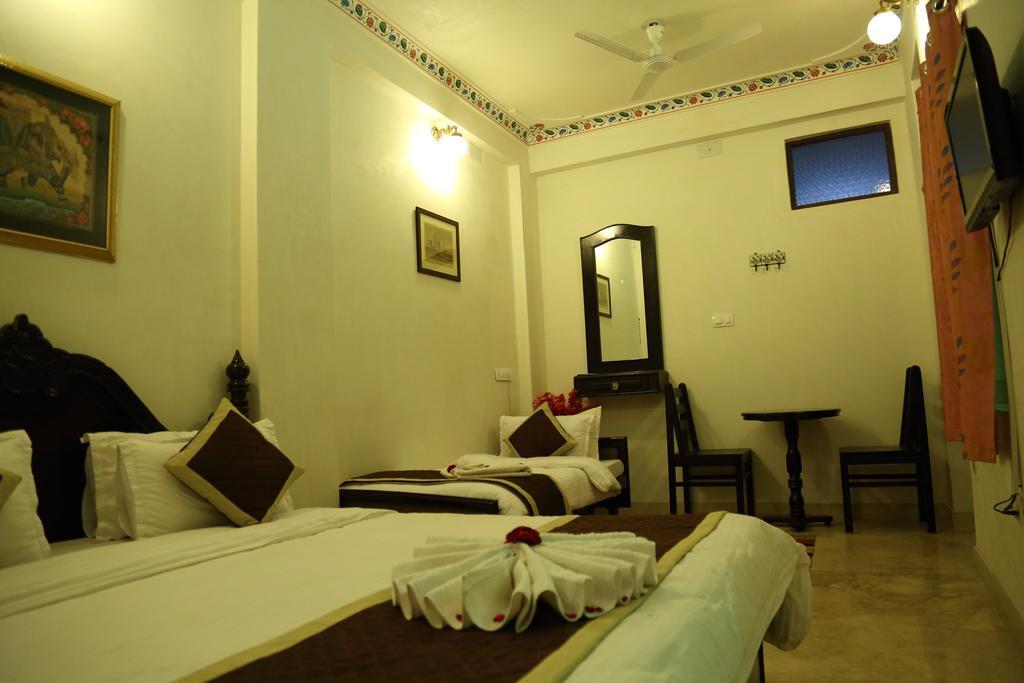 Hotel Lake Paradise Udaipur Exterior photo